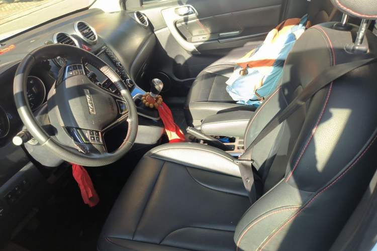 Used Haval H6 2015 Upgraded Model 1.5T Manual Two-Wheel Drive Elite Version Left Front Seat