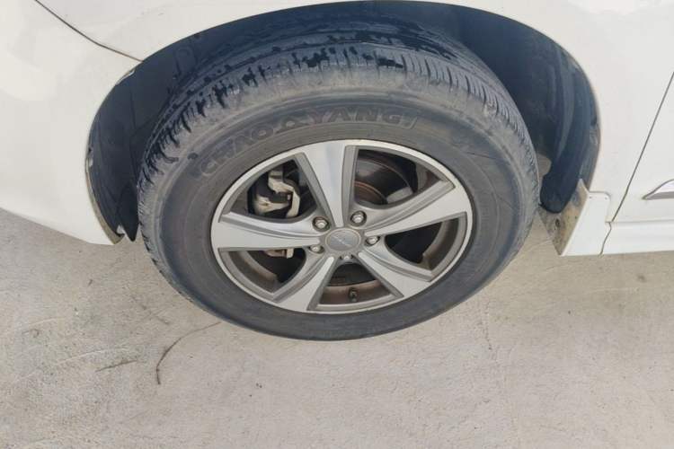 Used Haval H6 2015 Upgraded Model 1.5T Manual Two-Wheel Drive Elite Version Left Front Wheel Hub