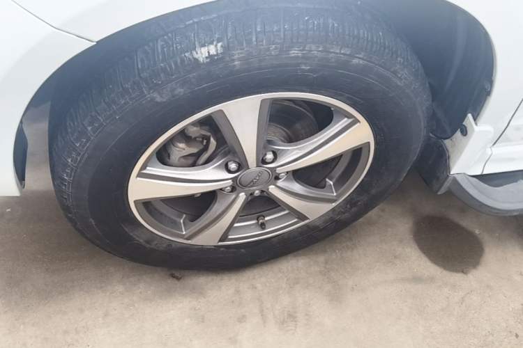 Used Haval H6 2015 Upgraded Model 1.5T Manual Two-Wheel Drive Elite Version Left Front Wheel Hub