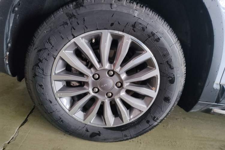 Used Haval H6 2015 Sport Edition 1.5T Automatic Two-Wheel Drive Luxury Model Left Front Wheel Hub