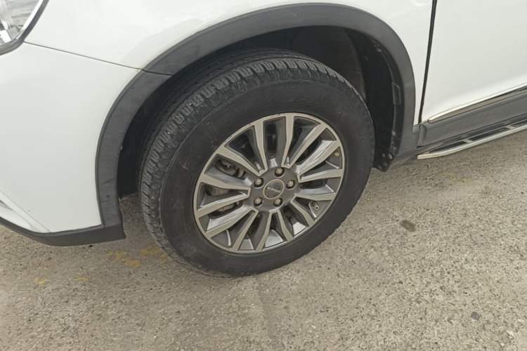 Used Haval H6 2015 Sport Edition 1.5T Automatic Two-Wheel Drive Luxury Model Left Front Wheel Hub