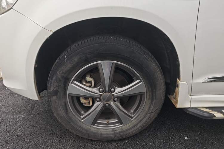 Used Haval H6 2015 Upgraded Model 1.5T Manual Two-Wheel Drive Elite Version Left Front Wheel Hub