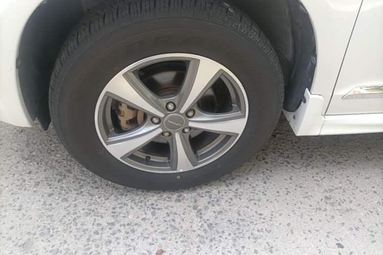 Used Haval H6 2015 Upgraded Model 1.5T Manual Two-Wheel Drive Elite Version Left Front Wheel Hub