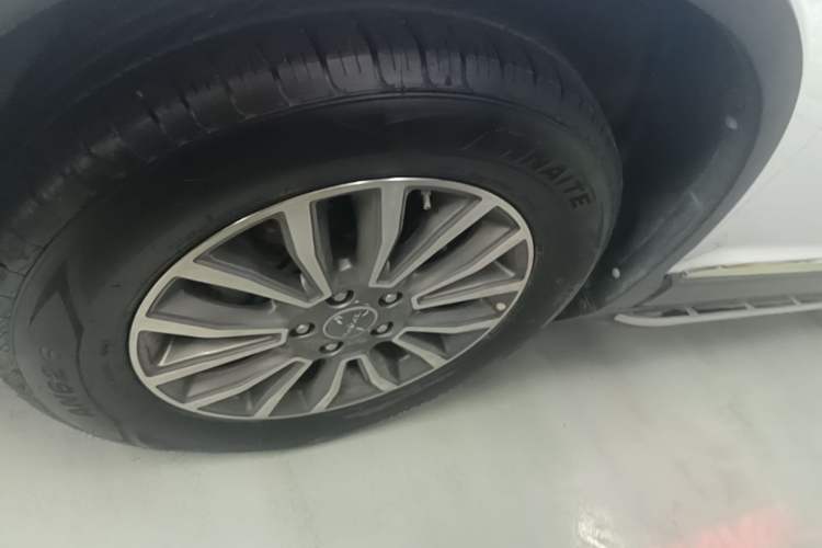 Used Haval H6 2015 Sport Edition 1.5T Automatic Two-Wheel Drive Luxury Model Left Front Wheel Hub