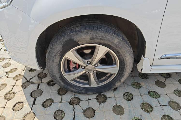 Used Haval H6 2015 Upgraded Model 1.5T Manual 4x4 Elite Version Left Front Wheel Hub