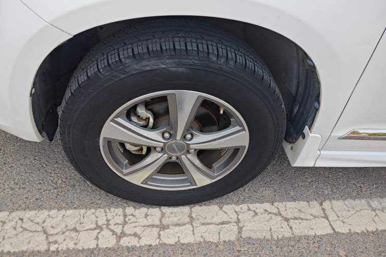 Used Haval H6 2015 Upgraded Model 1.5T Manual Two-Wheel Drive Elite Version Left Front Wheel Hub