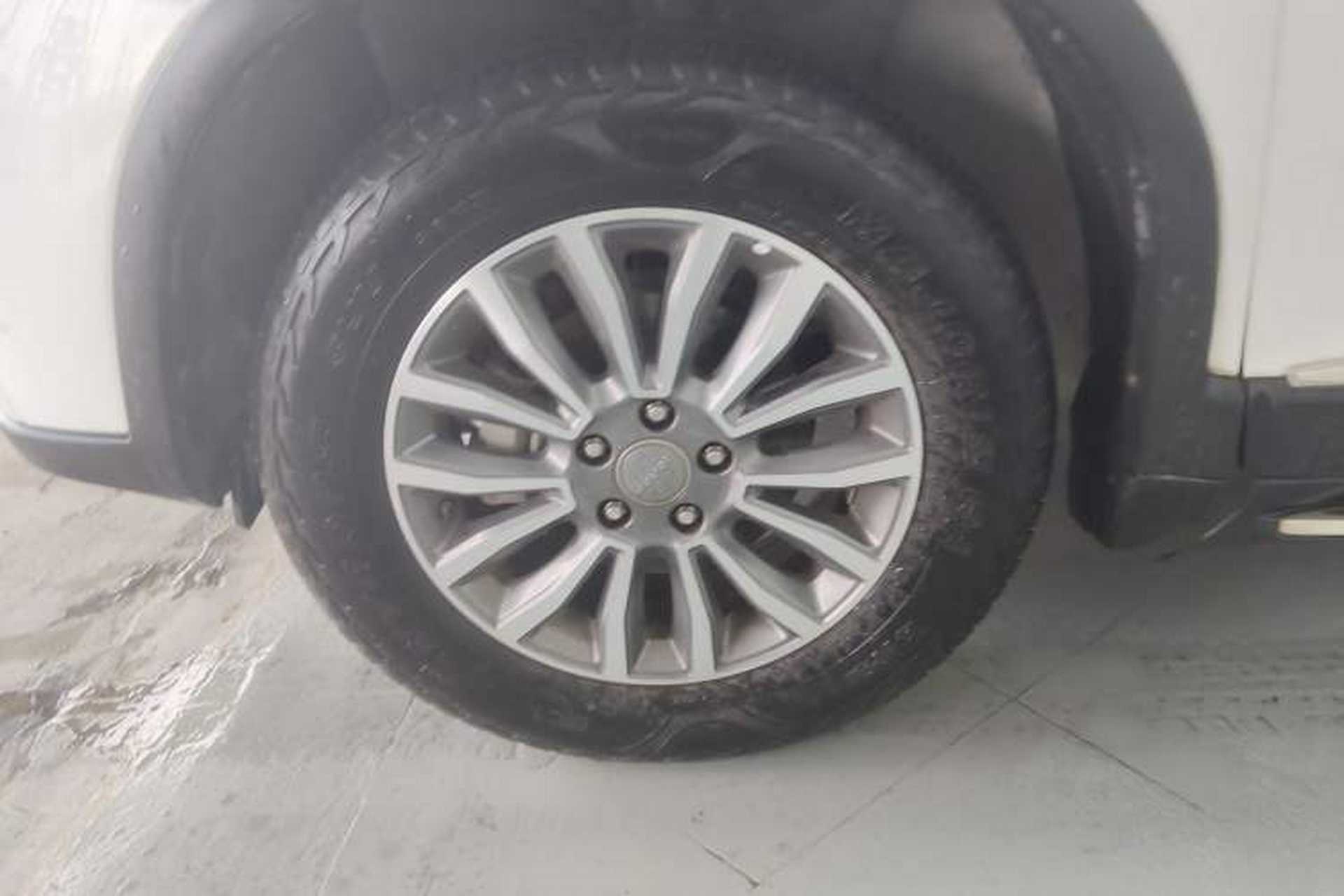 Used Haval H6 2015 Sport Edition 1.5T Automatic Two-Wheel Drive Luxury Model Left Front Wheel Hub