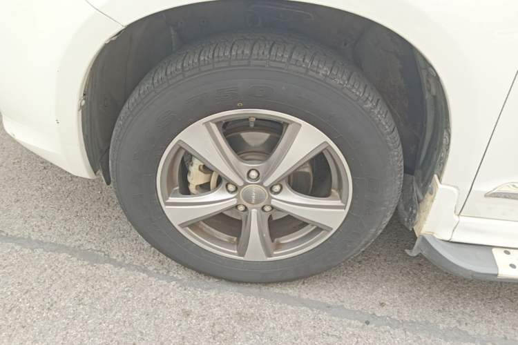 Used Haval H6 2015 Upgraded Model 1.5T Manual Two-Wheel Drive Elite Version Left Front Wheel Hub