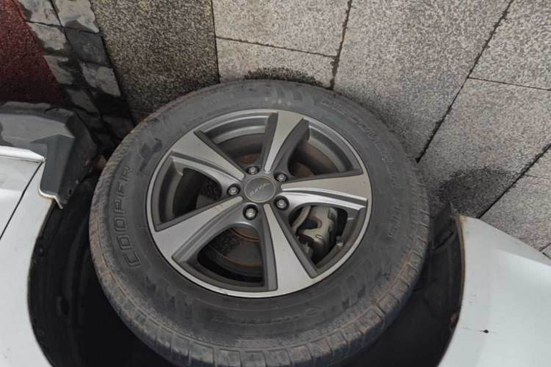 Used Haval H6 2015 Upgraded Model 1.5T Manual Two-Wheel Drive Elite Version Left Front Wheel Hub