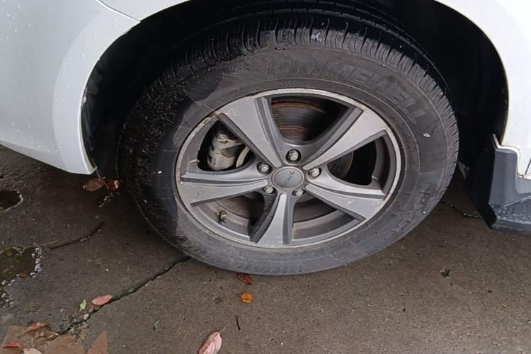 Used Haval H6 2015 Upgraded Model 1.5T Manual Two-Wheel Drive Elite Version Left Front Wheel Hub