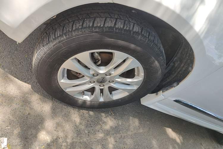 Used Haval H6 2015 Upgraded Model 1.5T Manual Two-Wheel Drive Elite Version Left Front Wheel Hub