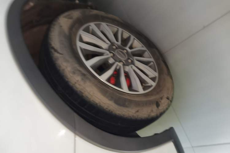 Used Haval H6 2015 Sport Edition 1.5T Automatic Two-Wheel Drive Luxury Model Left Front Wheel Hub