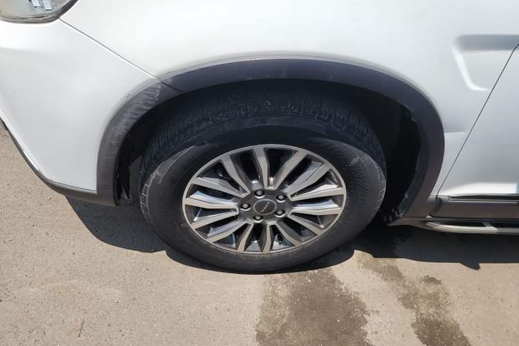 Used Haval H6 2015 Sport Edition 1.5T Automatic Two-Wheel Drive Luxury Model Left Front Wheel Hub
