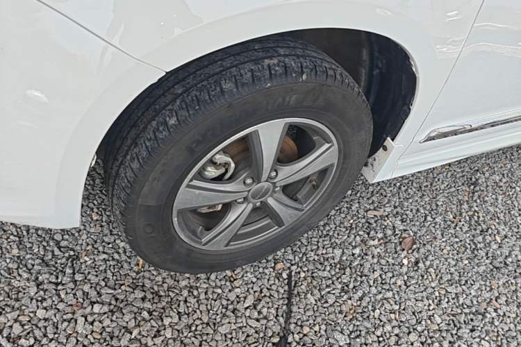 Used Haval H6 2015 Upgraded Model 1.5T Manual Two-Wheel Drive Elite Version Left Front Wheel Hub