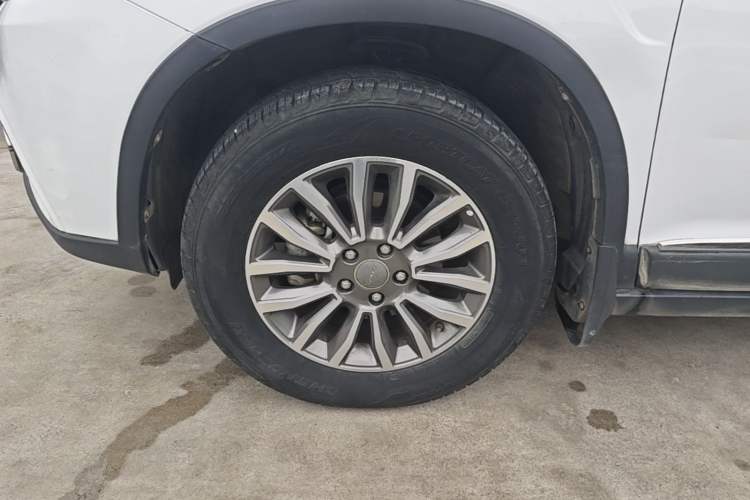 Used Haval H6 2015 Sport Edition 1.5T Automatic Two-Wheel Drive Luxury Model Left Front Wheel Hub