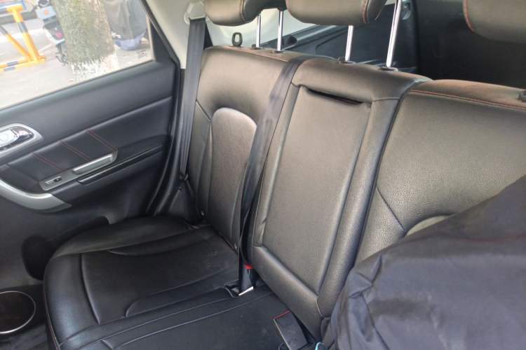 Used Haval H6 2015 Upgraded Model 1.5T Manual Two-Wheel Drive Elite Version Left Rear Seat