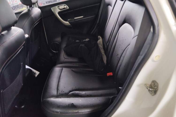 Used Haval H6 2015 Upgraded Model 1.5T Manual Two-Wheel Drive Elite Version Left Rear Seat