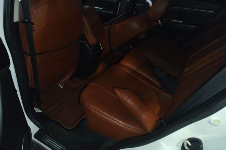 Used Haval H6 2015 Sport Edition 1.5T Automatic Two-Wheel Drive Luxury Model Left Rear Seat