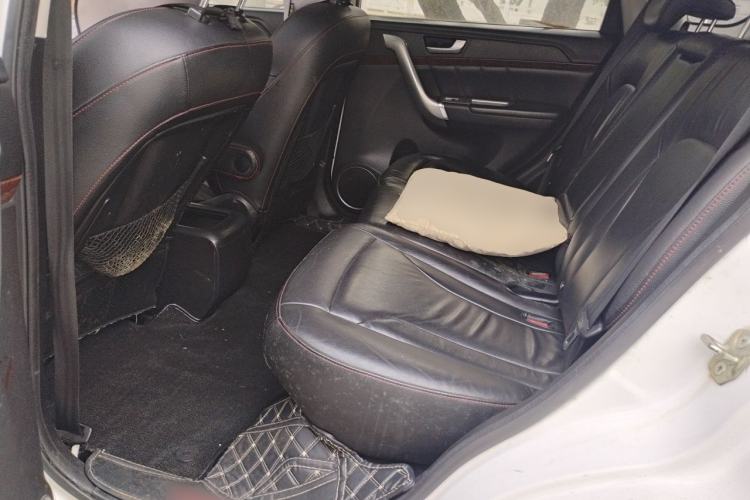 Used Haval H6 2015 Upgraded Model 1.5T Manual Two-Wheel Drive Elite Version Left Rear Seat