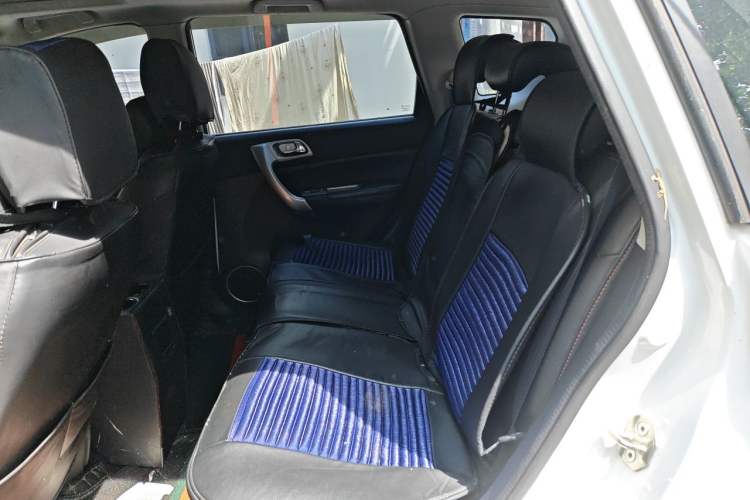 Used Haval H6 2015 Upgraded Model 1.5T Manual Two-Wheel Drive Elite Version Left Rear Seat