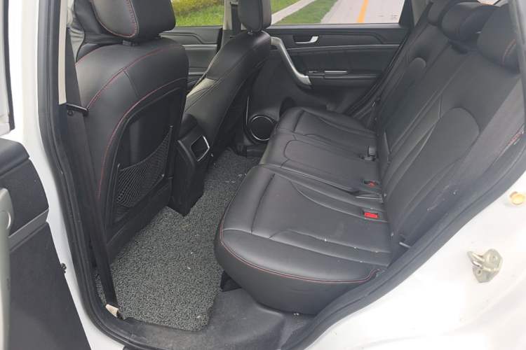 Used Haval H6 2015 Sport Edition 1.5T Automatic Two-Wheel Drive Luxury Model Left Rear Seat