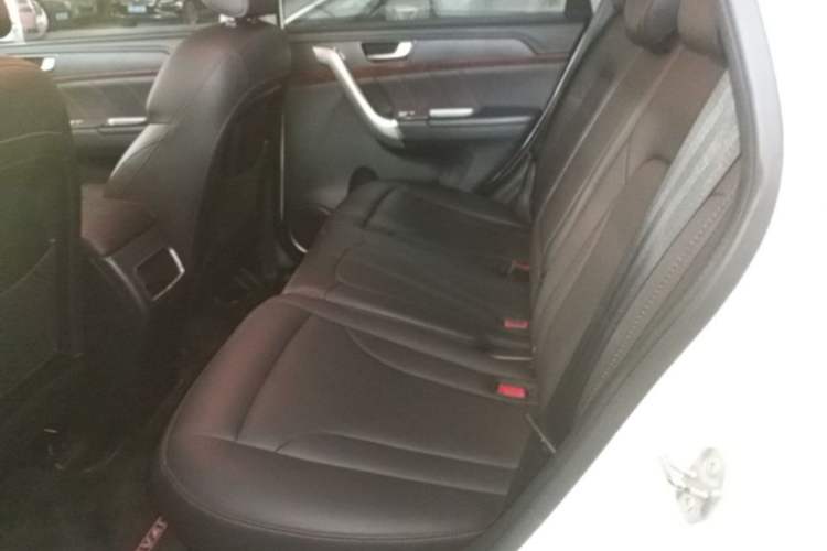Used Haval H6 2015 Revised Version Sport Edition 1.5T Manual Transmission Two-Wheel Drive Elite Grade Left Rear Seat
