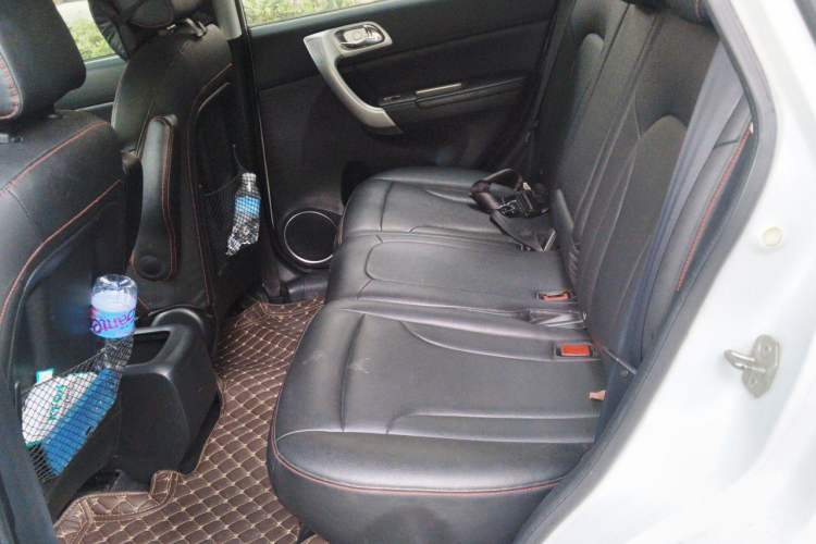 Used Haval H6 2015 Upgraded Model 1.5T Manual Two-Wheel Drive Elite Version Left Rear Seat