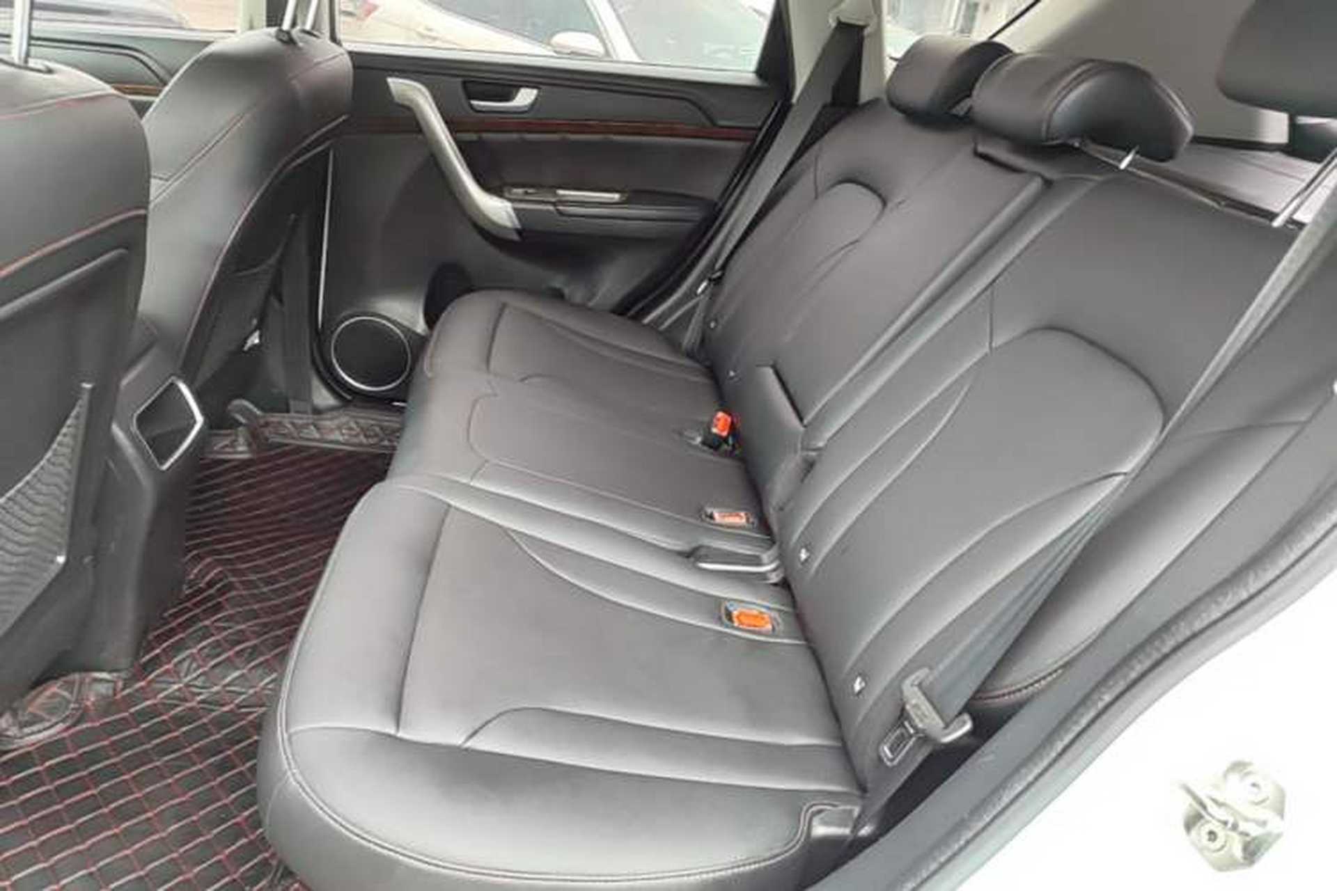 Used Haval H6 2015 Revised Version Sport Edition 1.5T Manual Transmission Two-Wheel Drive Elite Grade Left Rear Seat