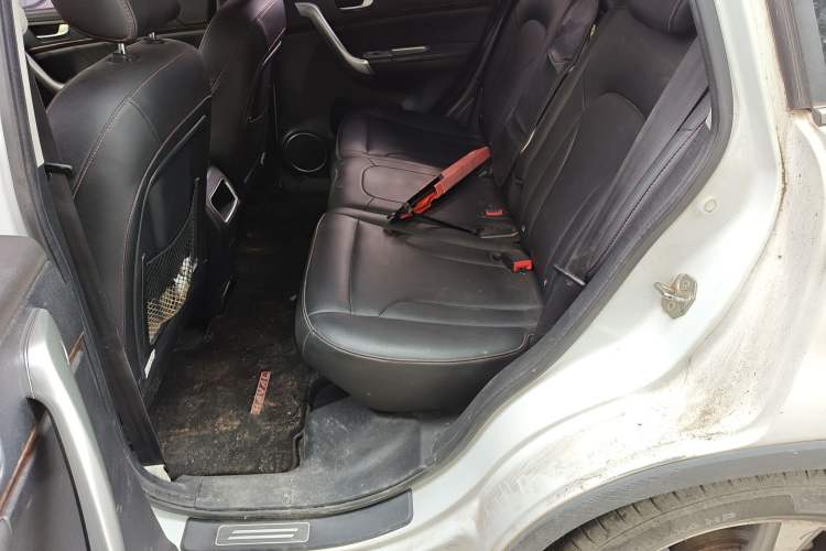 Used Haval H6 2015 Revised Version Sport Edition 1.5T Manual Transmission Two-Wheel Drive Elite Grade Left Rear Seat