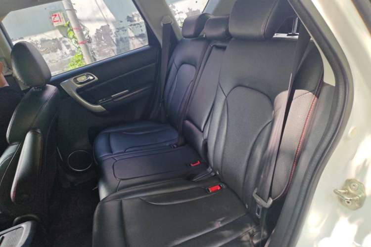 Used Haval H6 2015 Upgraded Model 1.5T Manual Two-Wheel Drive Elite Version Left Rear Seat