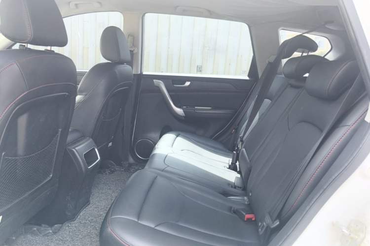 Used Haval H6 2015 Revised Version Sport Edition 1.5T Manual Transmission Two-Wheel Drive Elite Grade Left Rear Seat