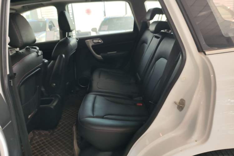 Used Haval H6 2015 Upgraded Model 1.5T Manual Two-Wheel Drive Elite Version Left Rear Seat