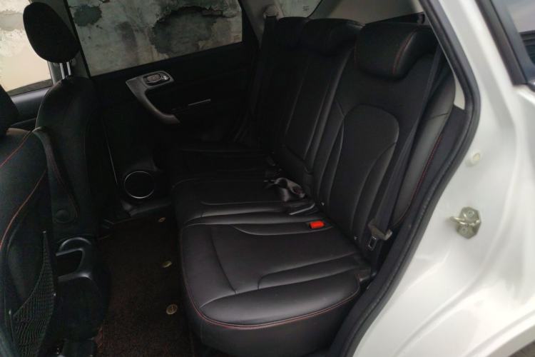 Used Haval H6 2015 Upgraded Model 1.5T Manual Two-Wheel Drive Elite Version Left Rear Seat