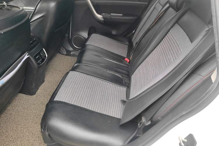 Used Haval H6 2015 Sport Edition 1.5T Automatic Two-Wheel Drive Luxury Model Left Rear Seat