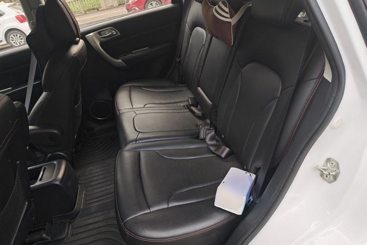 Used Haval H6 2015 Upgraded Model 1.5T Manual Two-Wheel Drive Elite Version Left Rear Seat