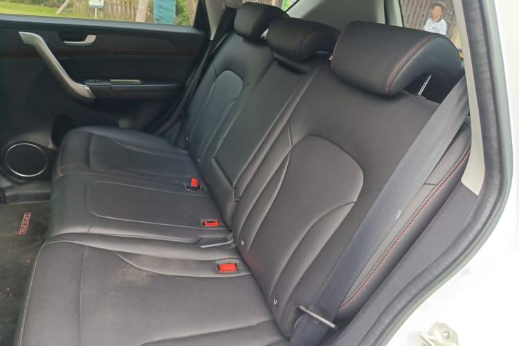 Used Haval H6 2015 Revised Version Sport Edition 1.5T Manual Transmission Two-Wheel Drive Elite Grade Left Rear Seat