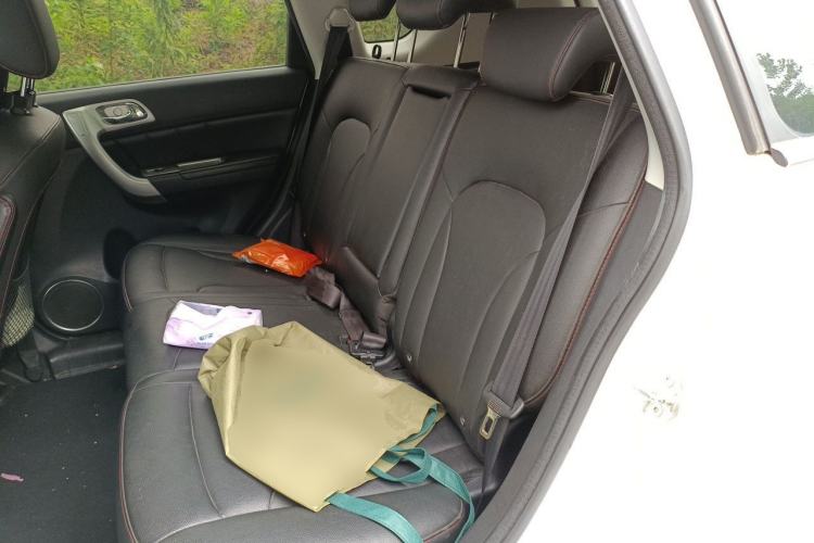 Used Haval H6 2015 Upgraded Model 1.5T Manual Two-Wheel Drive Elite Version Left Rear Seat