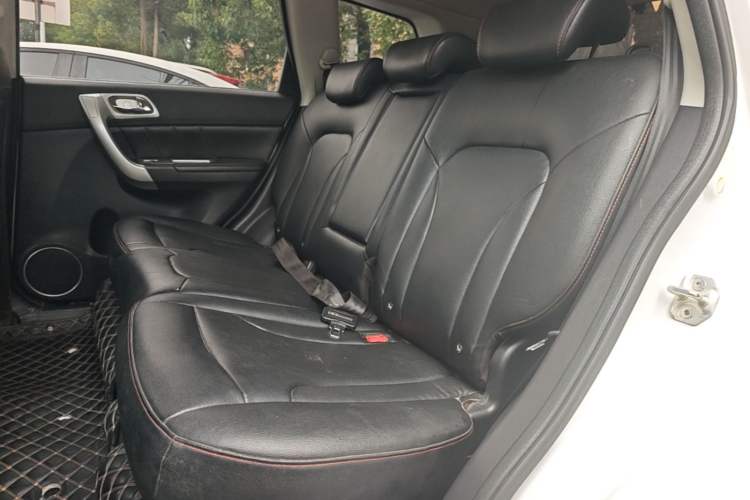 Used Haval H6 2015 Upgraded Model 1.5T Manual Two-Wheel Drive Elite Version Left Rear Seat