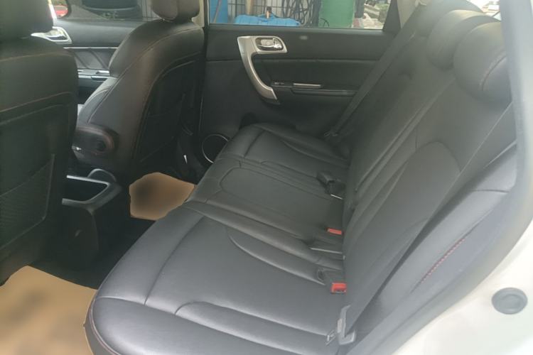 Used Haval H6 2015 Upgraded Model 1.5T Manual Two-Wheel Drive Elite Version Left Rear Seat