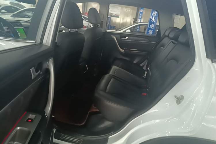 Used Haval H6 2015 Sport Edition 1.5T Automatic Two-Wheel Drive Luxury Model Left Rear Seat