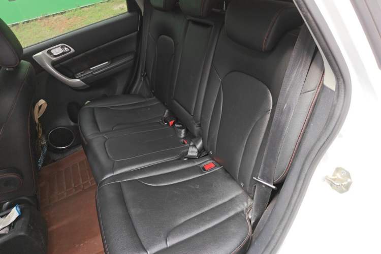 Used Haval H6 2015 Upgraded Model 1.5T Manual Two-Wheel Drive Elite Version Left Rear Seat