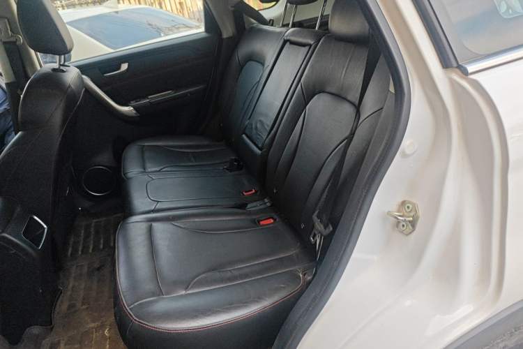 Used Haval H6 2015 Revised Version Sport Edition 1.5T Manual Transmission Two-Wheel Drive Elite Grade Left Rear Seat