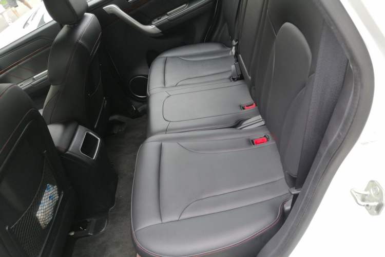 Used Haval H6 2015 Revised Version Sport Edition 1.5T Manual Transmission Two-Wheel Drive Elite Grade Left Rear Seat