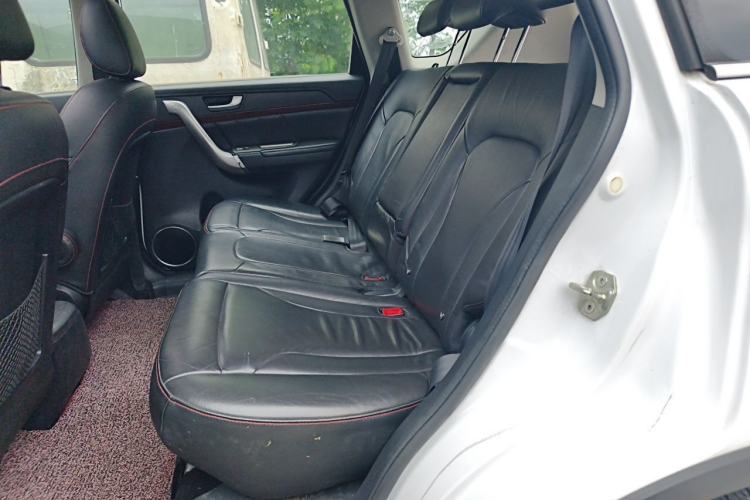 Used Haval H6 2015 Upgraded Model 1.5T Manual Two-Wheel Drive Prestige Version Left Rear Seat