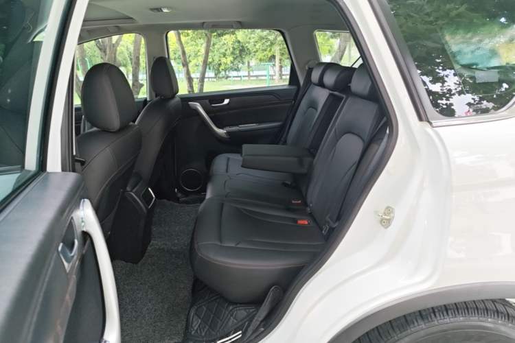 Used Haval H6 2015 Revised Version Sport Edition 1.5T Manual Transmission Two-Wheel Drive Elite Grade Left Rear Seat