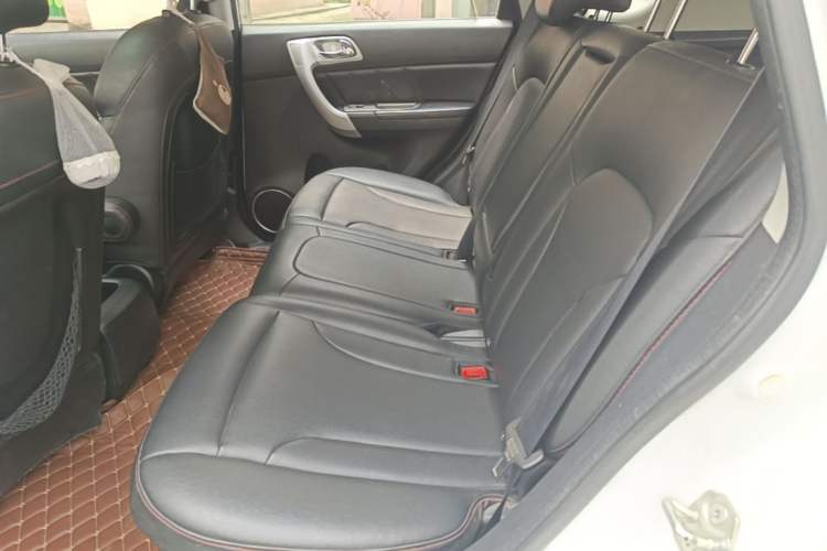 Used Haval H6 2015 Upgraded Model 1.5T Manual Two-Wheel Drive Elite Version Left Rear Seat
