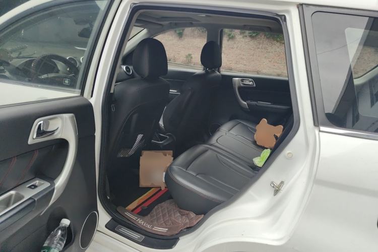 Used Haval H6 2015 Upgraded Model 1.5T Manual Two-Wheel Drive Elite Version Left Rear Seat