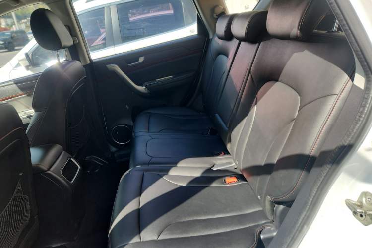 Used Haval H6 2015 Revised Version Sport Edition 1.5T Manual Transmission Two-Wheel Drive Elite Grade Left Rear Seat
