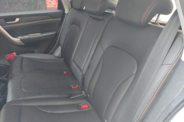 Used Haval H6 2015 Sport Edition 1.5T Automatic Two-Wheel Drive Luxury Model Left Rear Seat