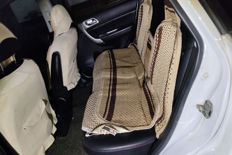 Used Haval H6 2015 Upgraded Model 1.5T Manual Two-Wheel Drive Elite Version Left Rear Seat